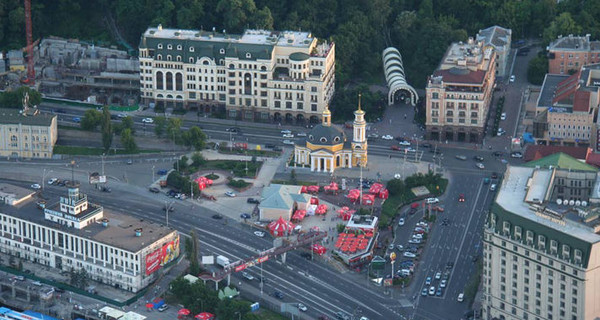 В Киеве пешеходную зону на Почтовой площади откроют ко Дню Независимости