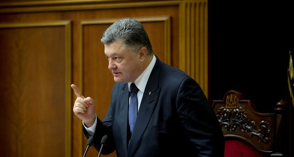 Порошенко: Проект изменений в Конституцию не предусматривает 