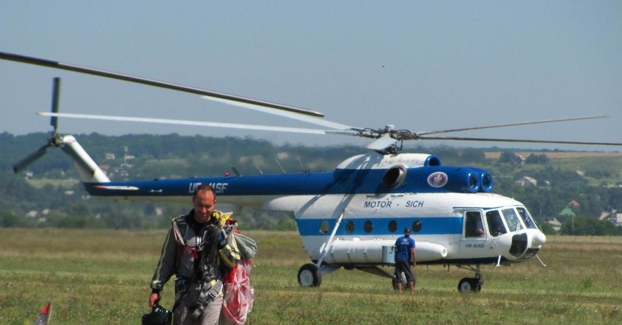 Парашютисты под Харьковом прыгнули назад в будущее