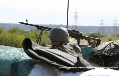 Пограничников обстреляли на блокпостах 