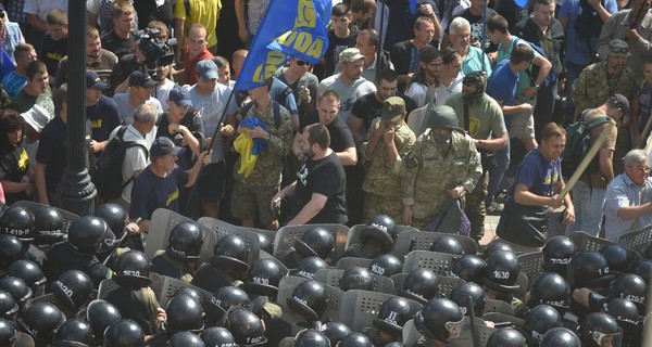 Раненных под Радой правоохранителей уже более 30 – СМИ