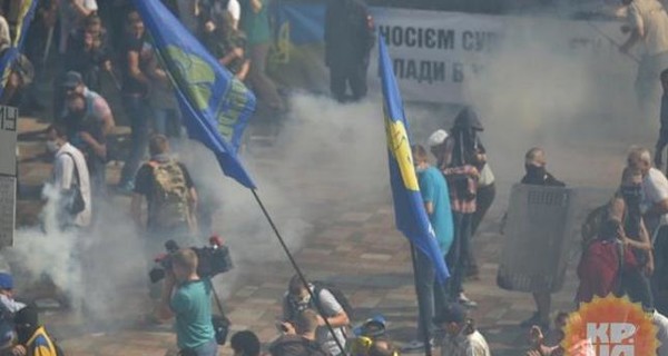 Под Раду подъехало два автозака для задержания митингующих 