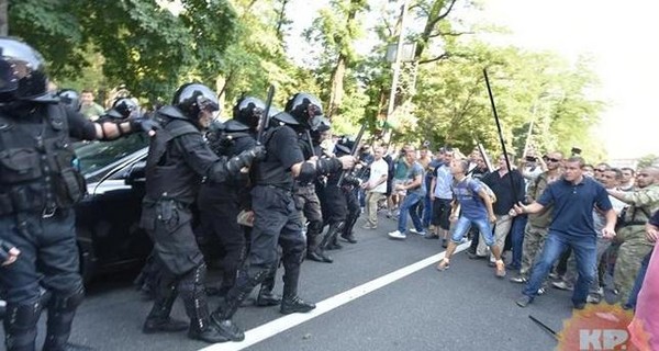 Реакция политиков на события под Радой: взаимные обвинения 