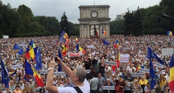 Протестующие в Кишиневе: "Молдова - не Украина!"