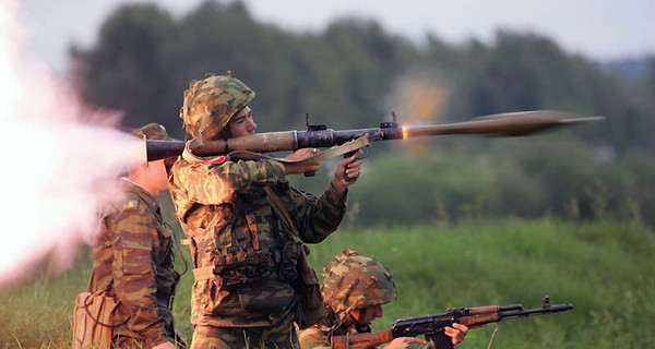 В зоне АТО диверсанты подорвали машину военных 