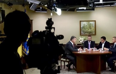 Порошенко снова дал интервью украинским телеканалам  