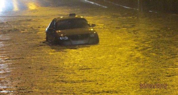 В Ровно улицы затопило после мощного ливня