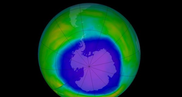 Над Антарктидой растет огромная озоновая дыра