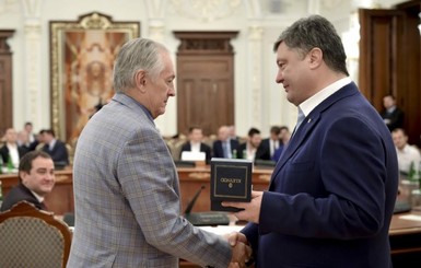 Порошенко назвал возможного организатора драки на матче 