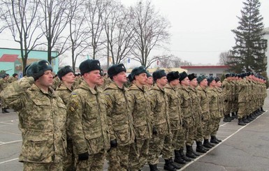 В армию в ноябре должны призвать 12 тысяч украинцев