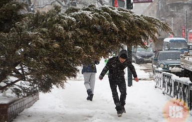 Из-за непогоды под Харьковом застряли поезда