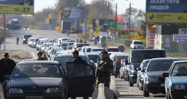 На КПП в Станице Луганской 