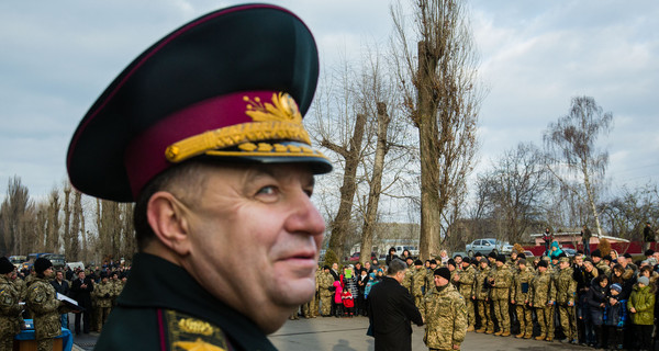 Полторак зарабатывает в три раза больше, чем Яценюк