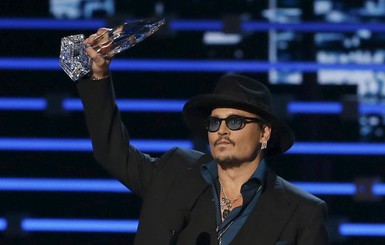 People’s Choice Awards 2016: любимыми актерами назвали Джонни Деппа и Дакоту Джонсон