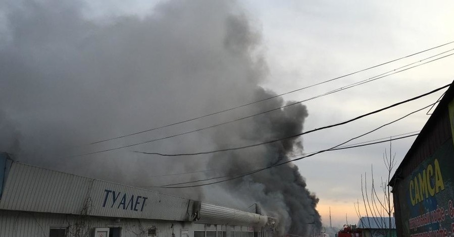 В центре Одессы масштабный пожар - горит рынок