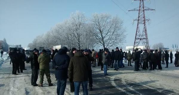 В Полтаве бойцы АТО перекрыли трассу и требовали льготный проезд