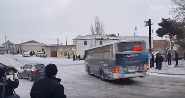 В Баку машины катались по дороге, как на катке