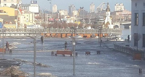 В Киеве был пожар на речном вокзале