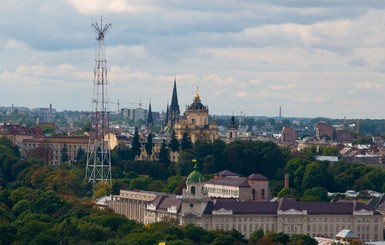 Во Львове на Святоюрской горе демонтируют радиовышку