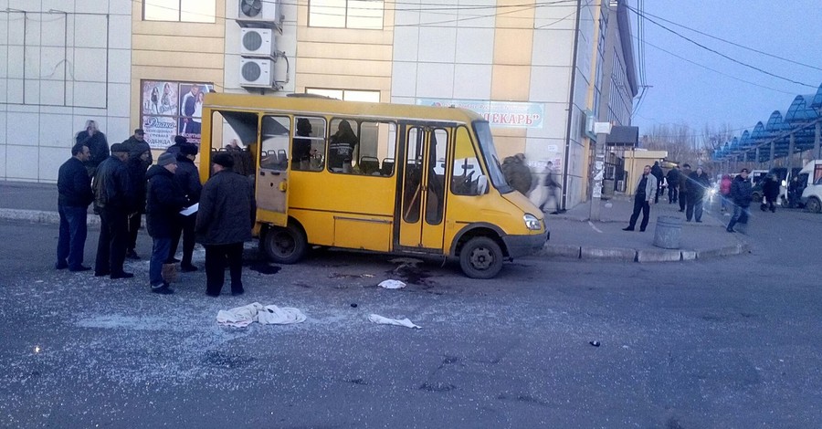 В Макеевке мужчина взорвал маршрутку, погибли двое