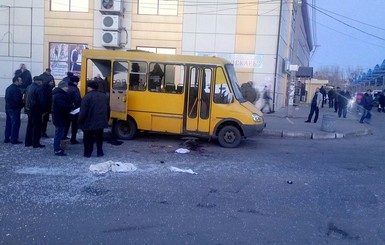 В Макеевке мужчина взорвал маршрутку, погибли двое