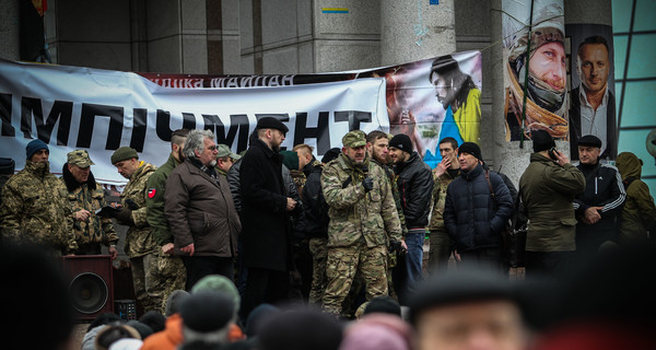 Майдан онлайн: три требования к власти и мирные молебны 