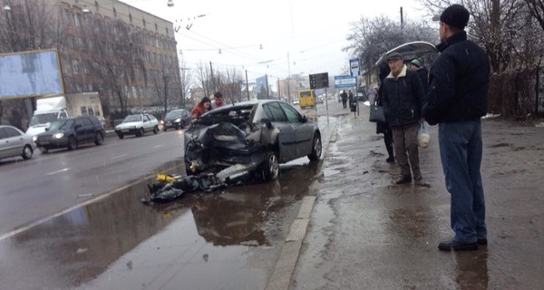 Во Львове столкнулось три автомобиля: шестилетний мальчик попал в больницу