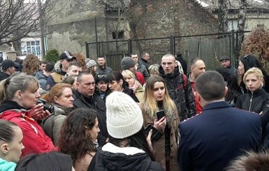 В Ужгороде зоозащитники вышли на митинг из-за убийства собаки