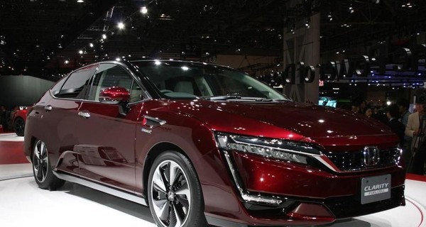 Honda начала продавать машины на водороде FCX Clarity 