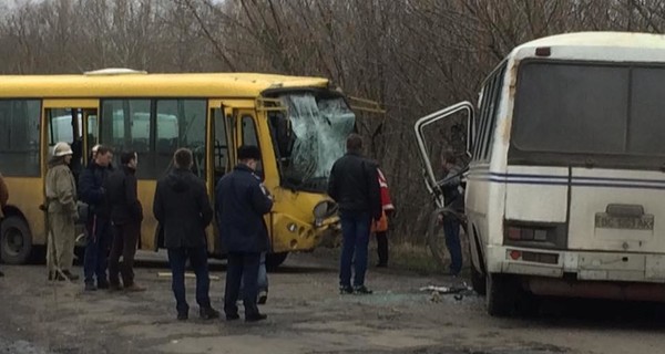 На Львовщине из-за ям на дороге столкнулись два автобуса?