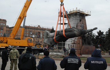 В Запорожье перекроют плотину, чтобы перевезти Ленина