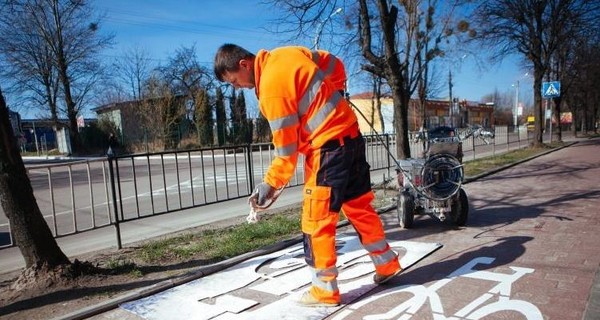 Во Львове велодорожки промаркировали рисунками