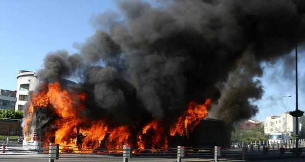 В центре Стамбула взорвался автобус