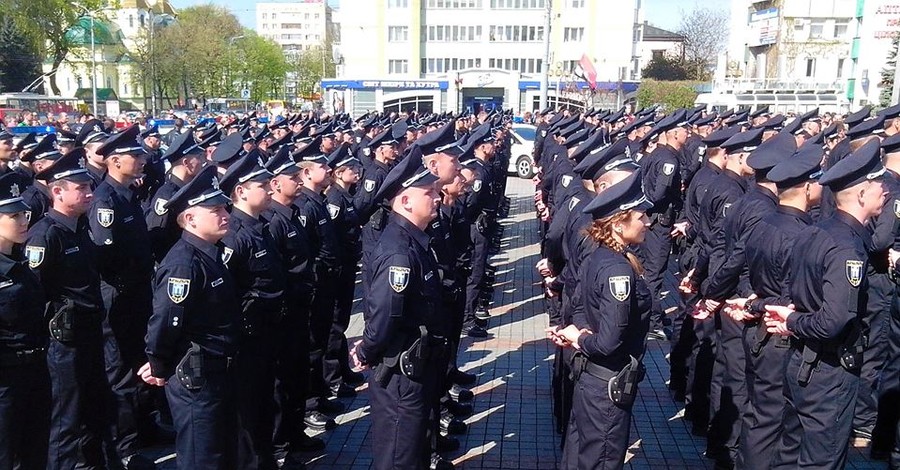 В Ровно "семейный подряд" вышел на охрану правопорядка