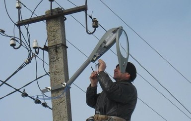 На Днепрогэсе меняют светильники