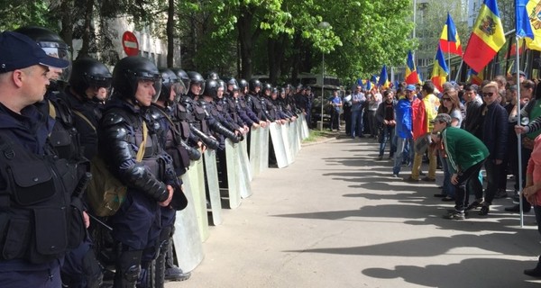 Активисты в Молдове устроили антиправительственный митинг