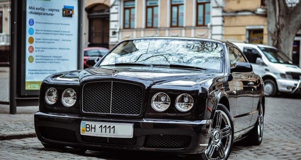 По улицам Одессы рассекает Bentley Brooklands Черновецкого?