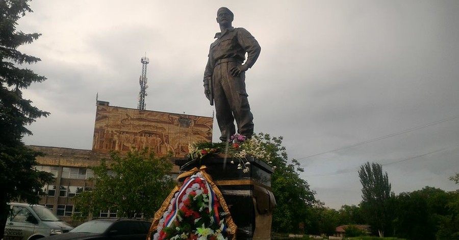 В Алчевске установили памятник Мозговому