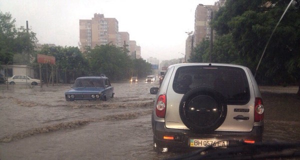 Одесса тонет в воде после мощной грозы 