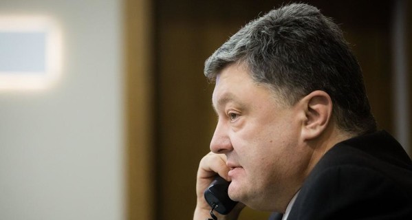 Порошенко попросил Олланда помочь с визами для футбольных фанатов