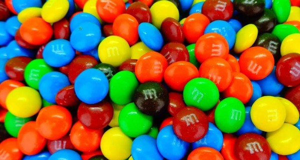 Суд запретил продавать M&M's в Швеции