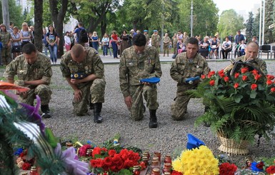 В Днепре прошла церемония памяти погибших десантников АТО