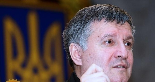 Аваков наградил 88 нардепов огнестрельным оружием