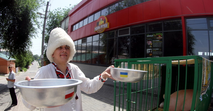 Свинка Люсьена больше не верит в Украину