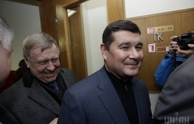 Депутаты спорят, лишать ли Онищенко неприкосновенности