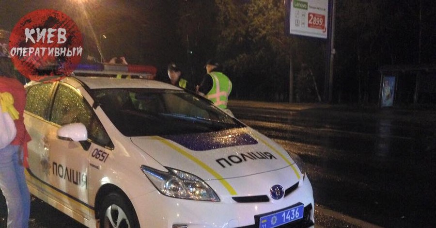 В Киеве в аварию попали сразу две полицейские машины