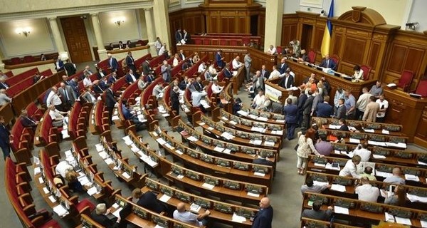 Рада сэкономила на прогульщиках 1,5 миллиона гривен