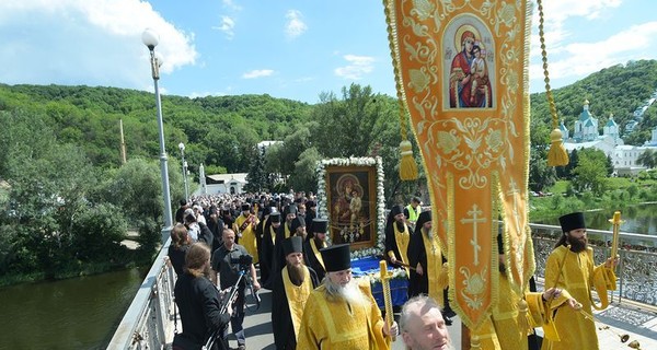 Полиция проверяет два 