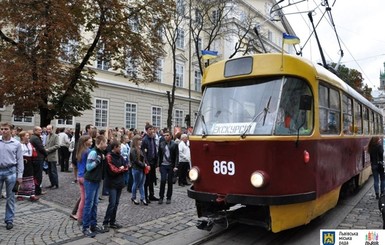 Во Львове прошел парад ретро-трамваев