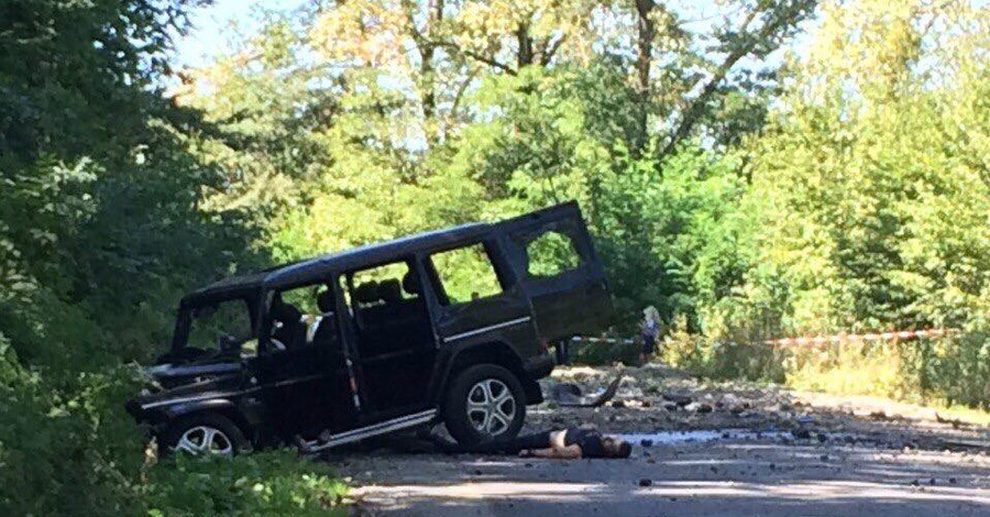 Взрыв внедорожника во Львове: бизнесмена спасло то, что он сел в другой автомобиль